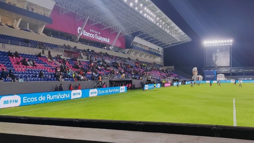 Tribuna principal do Estádio Banco Guayaquil, casa do Independiente del Valle, no Equador