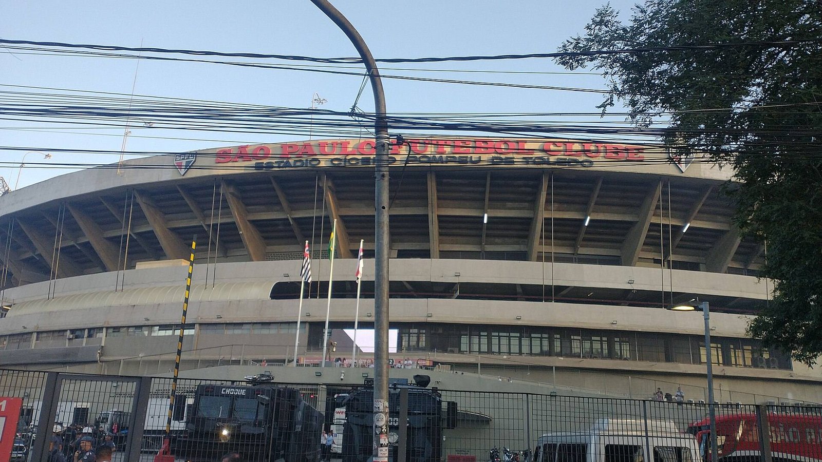 Fachada do Estádio Cícero Pompeu de Toledo, o Morumbi, em São Paulo