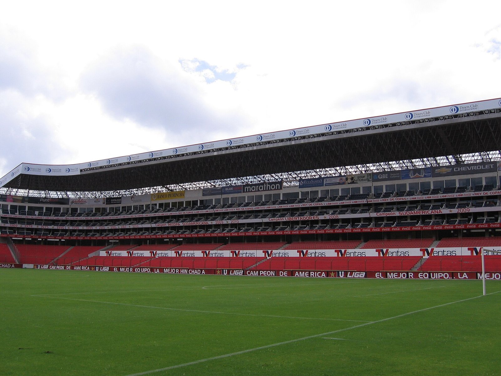 Vista do Estádio Rodrigo Paz Delgado, a Casa Blanca da LDU, em Quito